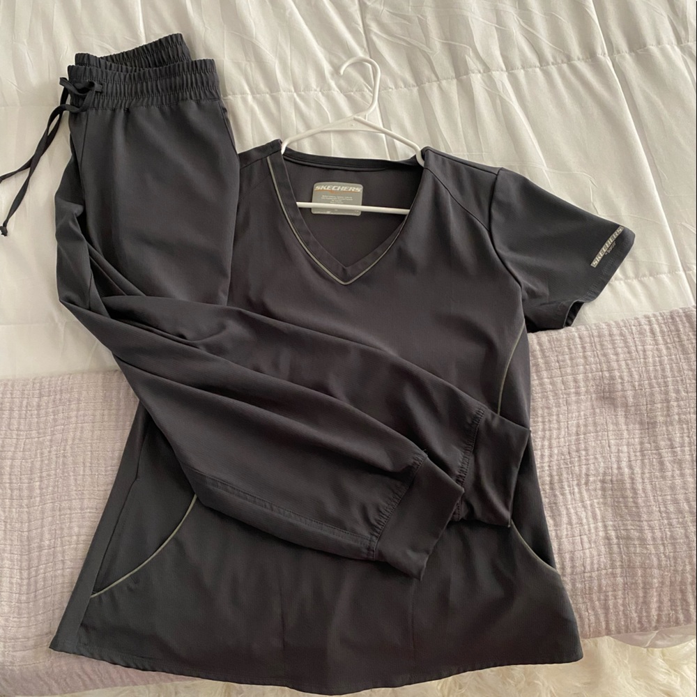 Skechers scrub set